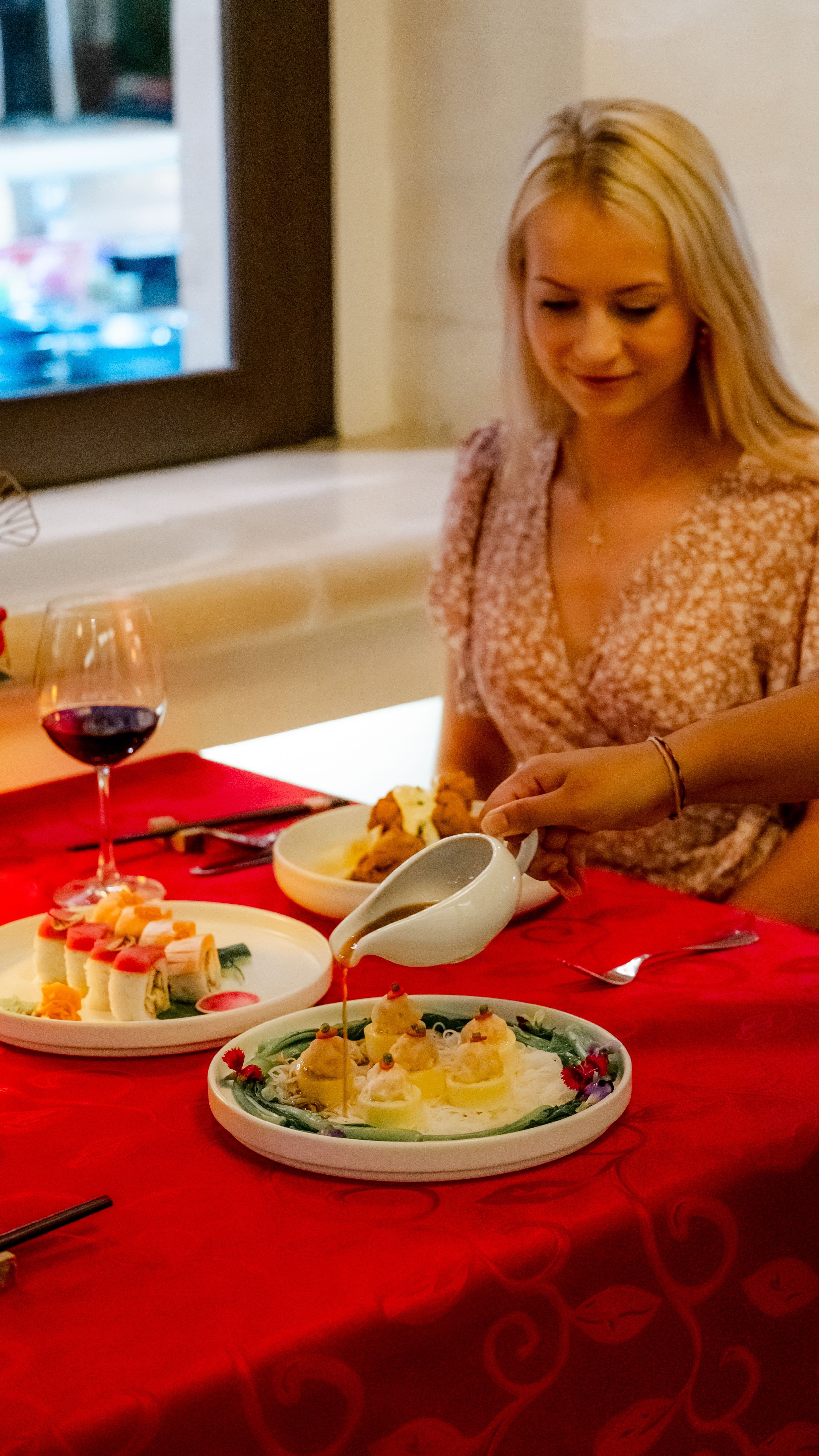 Guest dining service moment